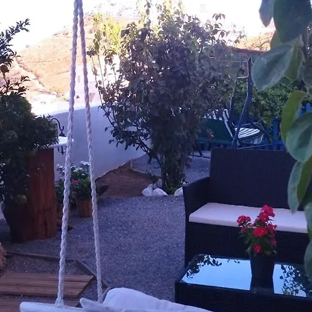 Little Garden Pera Gyalos