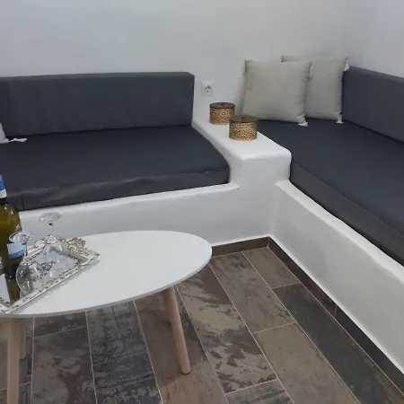 Little Garden Pera Gyalos