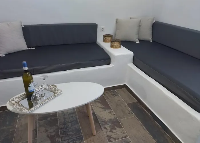 Little Garden Pera Gyalos