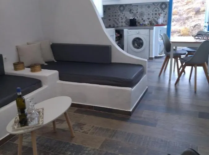 Little Garden Pera Gyalos